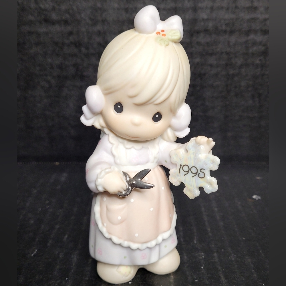 1985 Precious Moments Figurine He Covers The Earth With His Beauty #142654